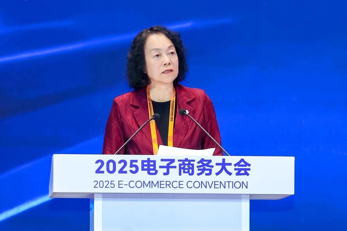 （北京市政协副主席陈军为大会致辞）