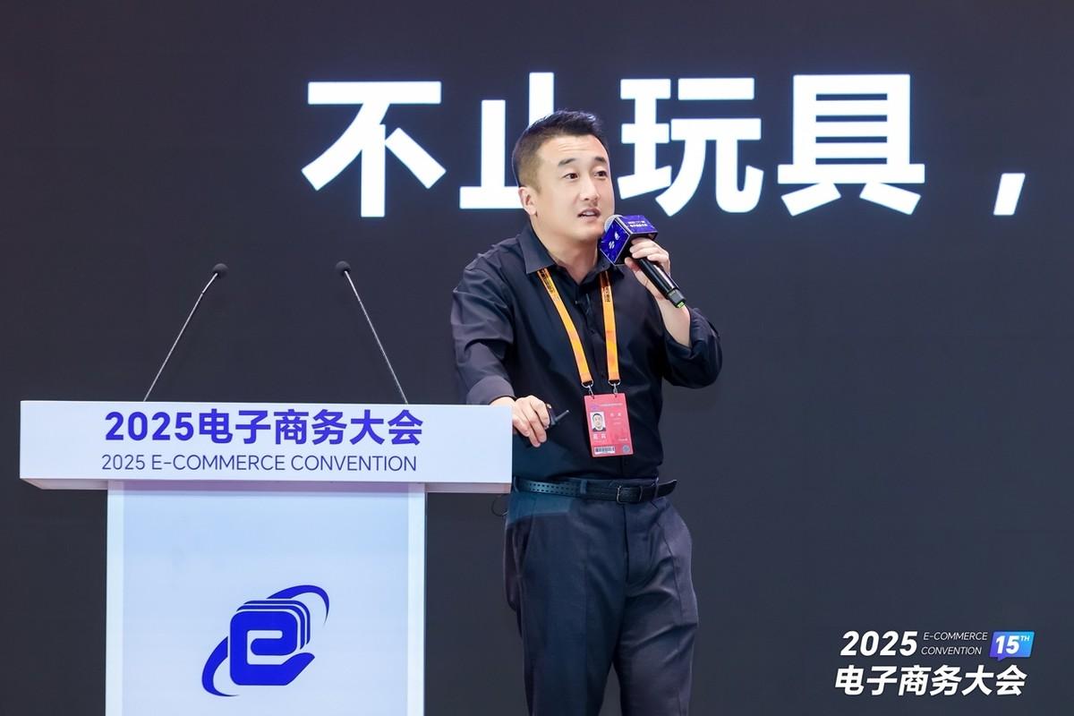 （52TOYS董事长兼CEO陈威）