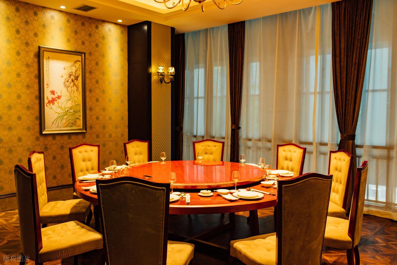 现代社交礼仪指南_人情世故社交技巧_饭局礼仪高情商