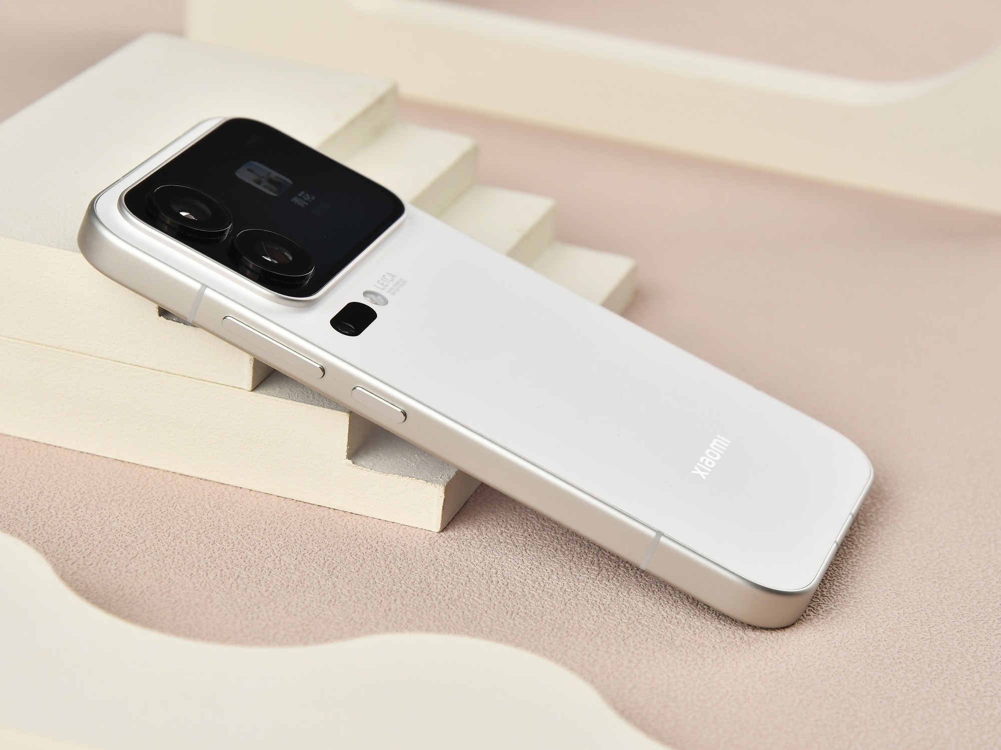 小米17Pro销量表现_小米游戏专题栏目_小米17Pro背屏体验