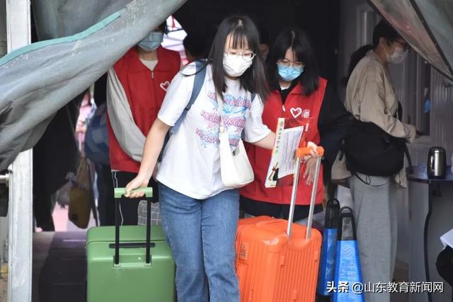 迎新晚会新闻稿模板_齐鲁师范学院迎新活动_青年志愿者服务