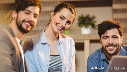 社交能力差不会说话怎么办，不会说话怎么提高口才与人相处