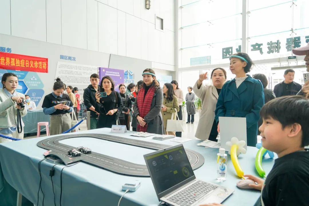 世界孤独症关注日_四岁宝宝社交技能训练_孤独症康复干预