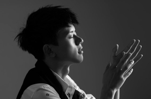 张杰带病参加《我是歌手》突围赛 网友：替他不公平