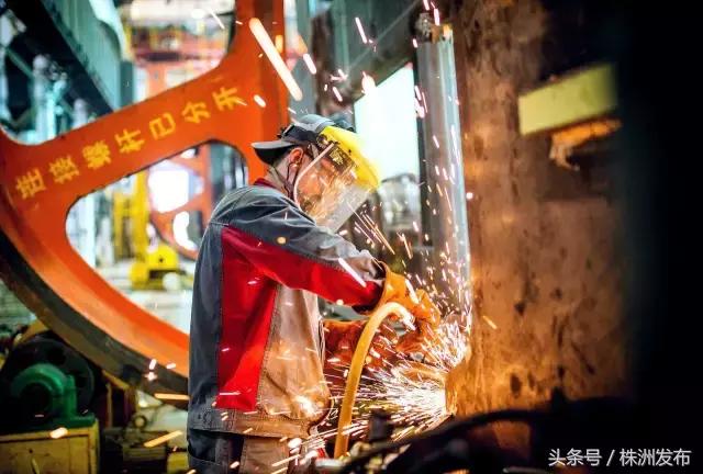 中车株机公司高温作业_南非首个电力机车项目_株洲动力集中式动车组