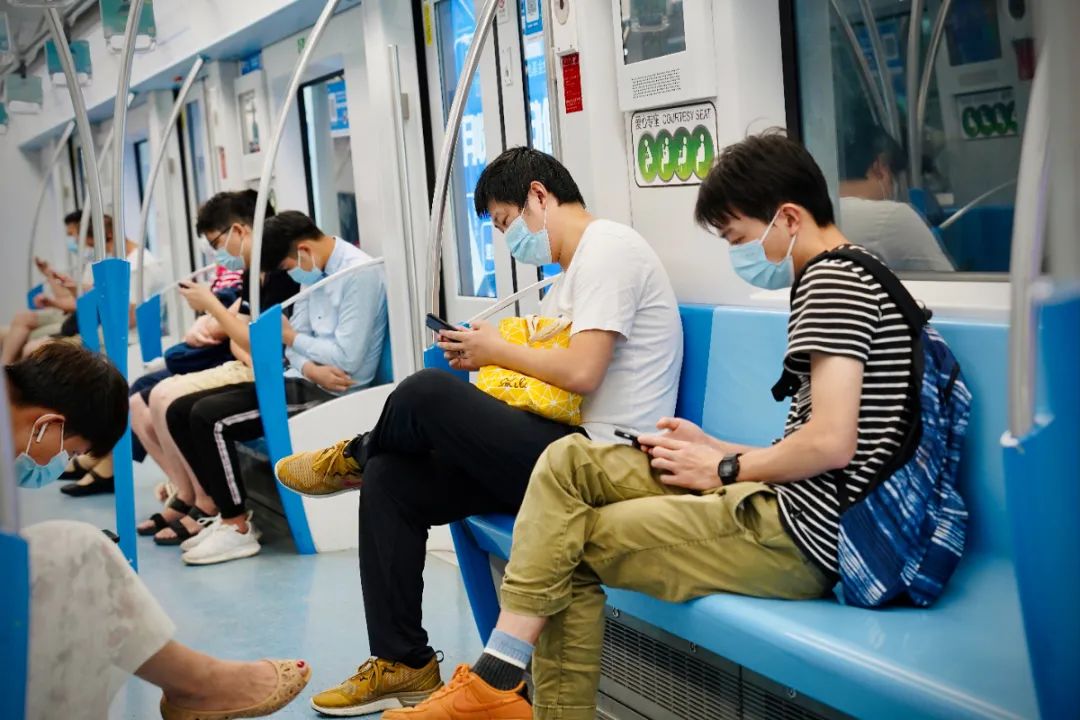 社交距离一米线 防疫保持距离 上海市民习惯_公共场所保持一米线 社交距离防疫措施 上海案例_社交距离 亲密距离