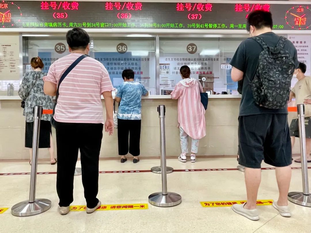 公共场所保持一米线 社交距离防疫措施 上海案例_社交距离 亲密距离_社交距离一米线 防疫保持距离 上海市民习惯