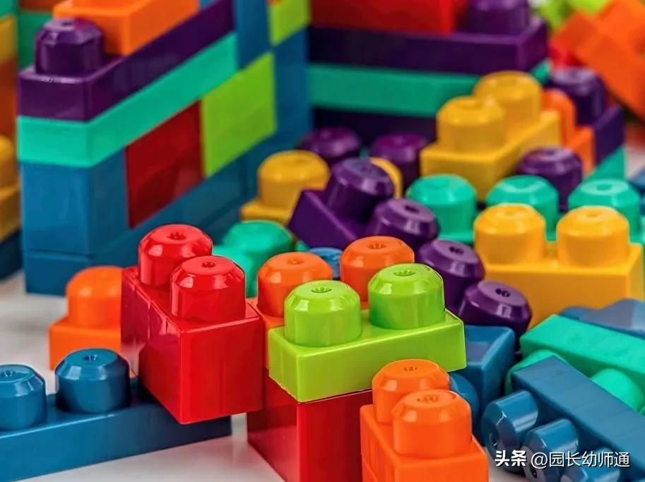幼儿园建构区指导要点_幼儿园建构区活动设计_小班游戏专题小结