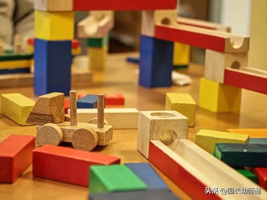 小班游戏专题小结_幼儿园建构区活动设计_幼儿园建构区指导要点