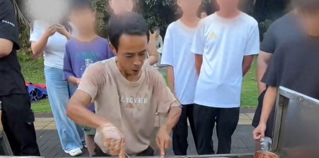 鸡排哥爆火的关键！“情绪价值”用日语怎么说？