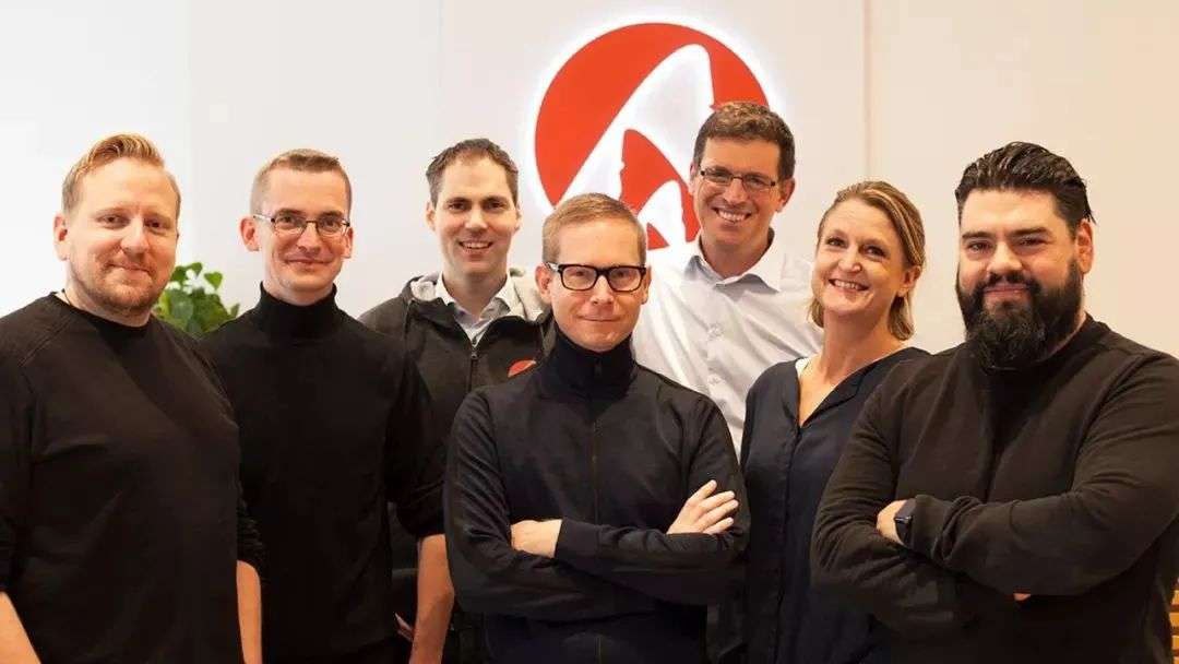 二次元游戏专题_腾讯游戏收入同比增长45%_腾讯游戏投资合作案例分析