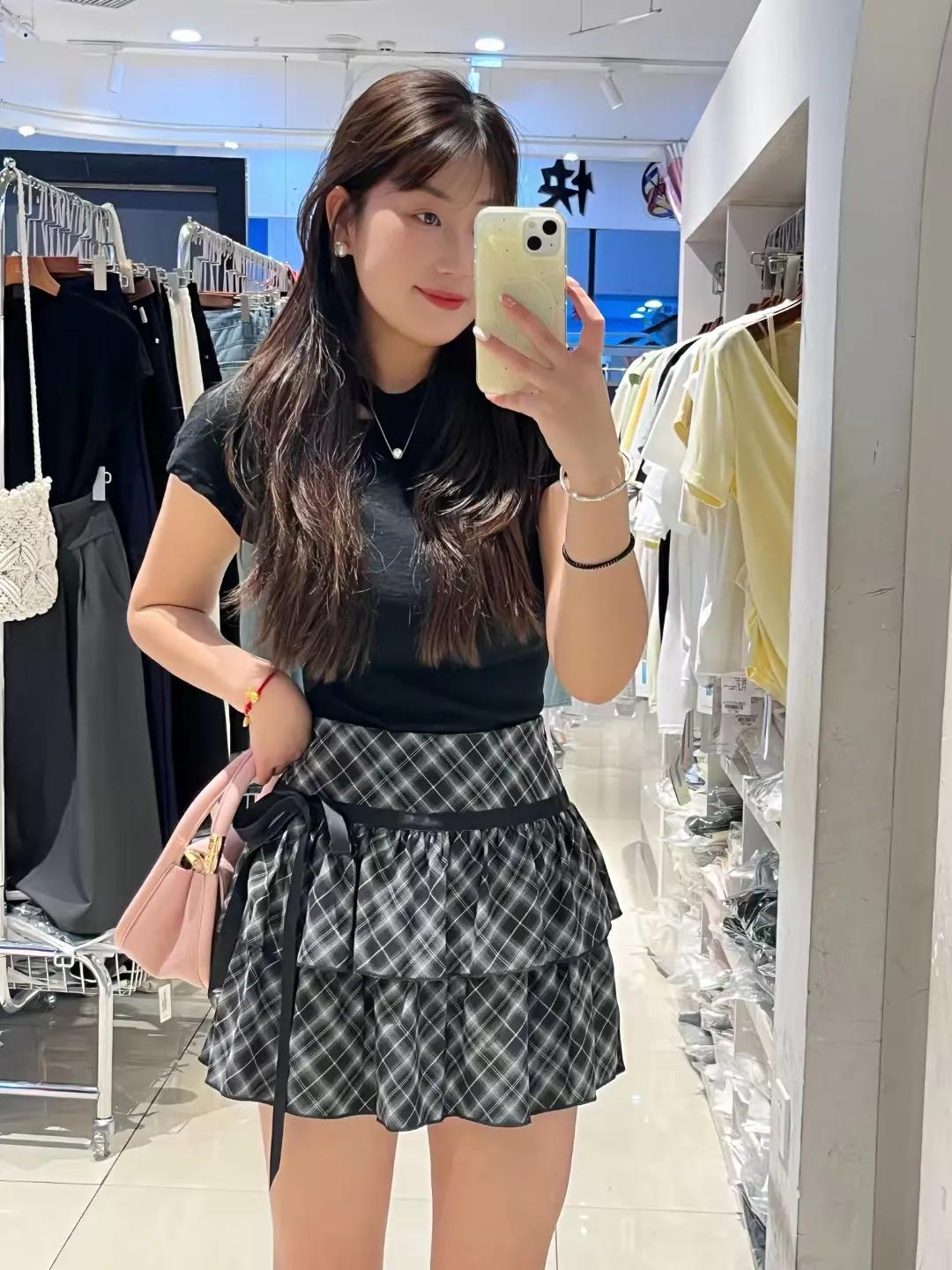 优雅女人的气质修养与社交礼仪_优雅女性妆容要点_精致穿搭技巧