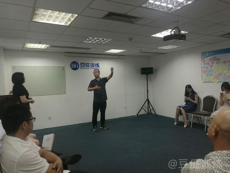 社交口才训练视频_社交口才照片_口才社交照片大全