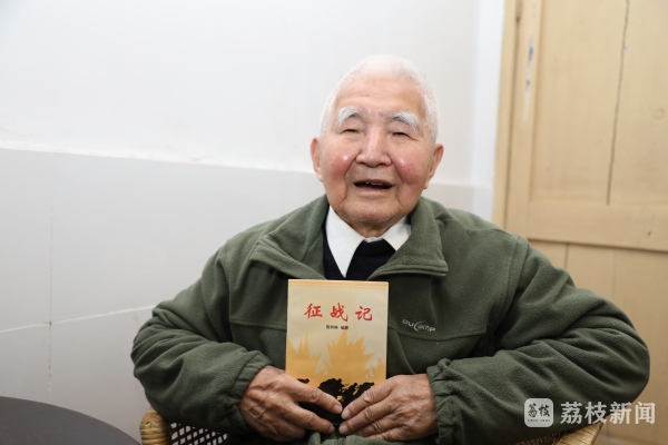 “战地记者”陈和飏：一手枪一手笔 枪林弹雨中发表数百篇新闻稿
