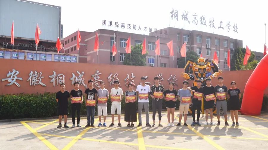 网页设计游戏网站_实务专题 游戏网站设计_专题实务网站设计游戏案例