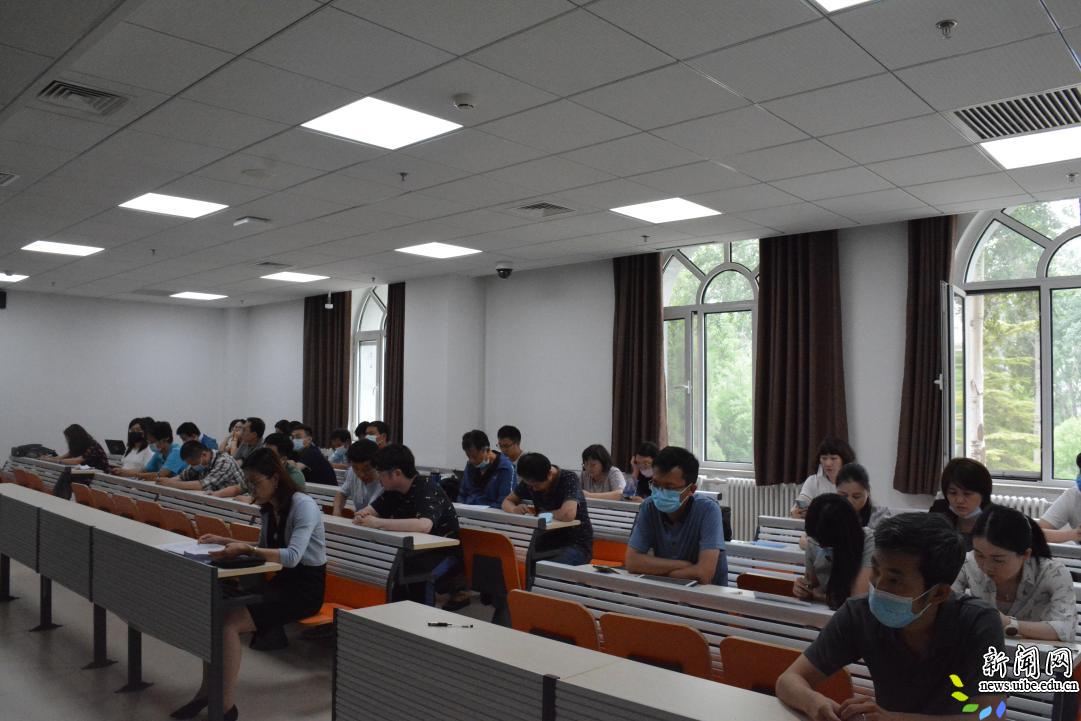 遵师德规范、守师德底线——信息学院召开师德师风专题教育会议