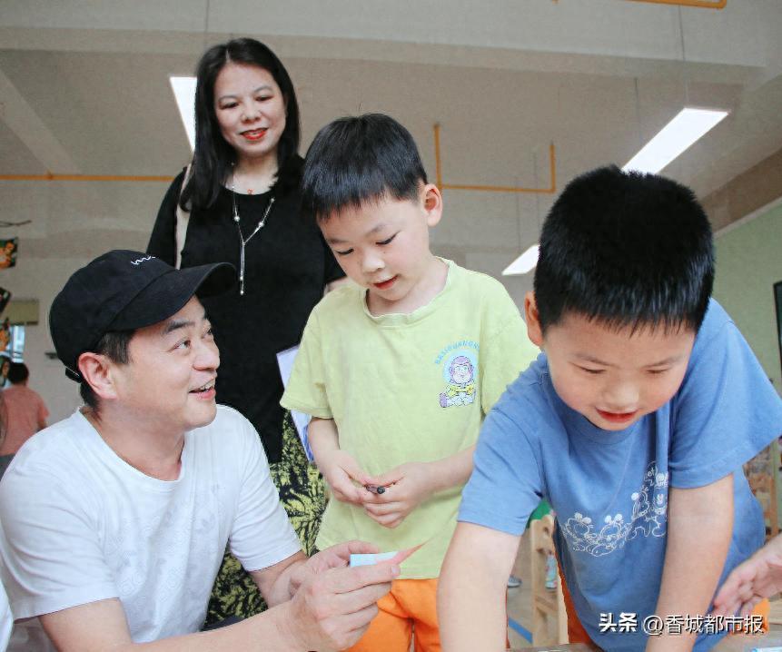 咸安区第八幼儿园(咸安区实验幼儿园分园)民间游戏+科学探究,点亮幼小衔接新路径