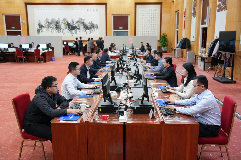 2025年全国两会 高质量完成十四五规划目标 政府工作报告经济增长预期目标_2025年七月新闻 大事