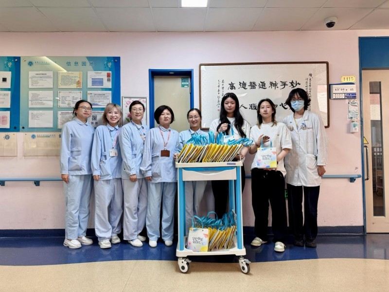 小马宝莉卡生产商卡游六一献爱，病房山区皆欢颜