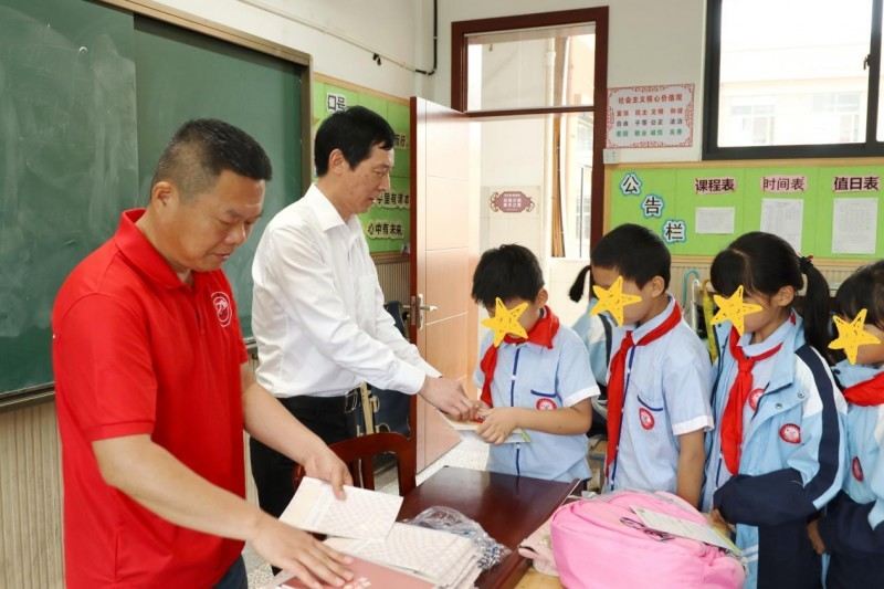 小马宝莉游戏专题_守护快乐陪你长大公益项目_小马宝莉卡生产商卡游六一公益行动