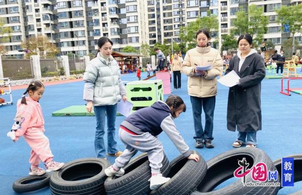 幼儿游戏水平提升策略_户外体育自主游戏教研活动_小班游戏专题小结