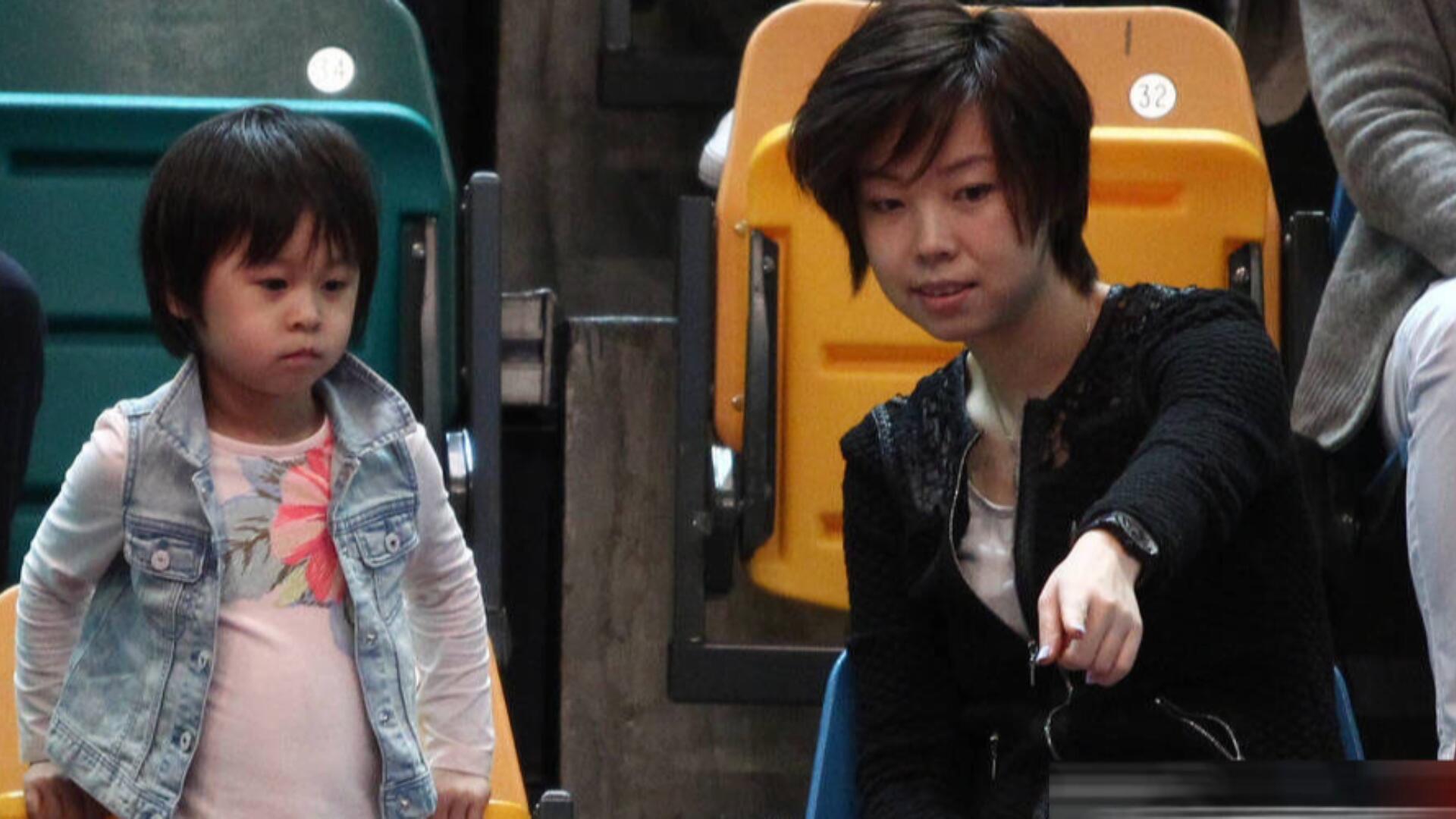 张怡宁的金牌为什么能随便玩？