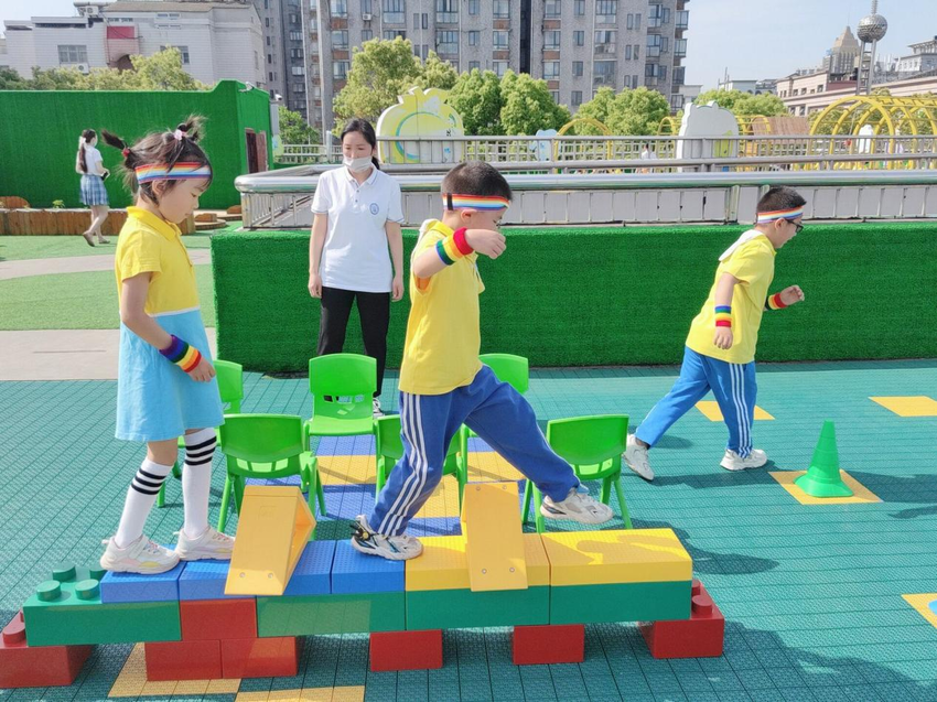 亲子运动项目策划_幼儿园运动月活动_幼儿园游戏专题总结