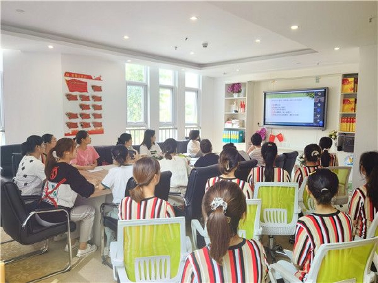 安吉游戏本土化探索_安吉游戏实践园教师培训_幼儿园游戏专题总结