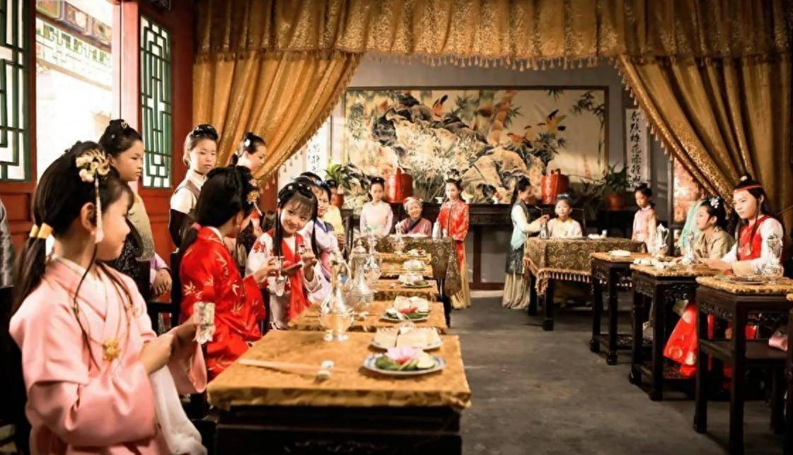 古时候，人情社交礼仪很重要，拜访朋友时，还得遵守“投刺礼”