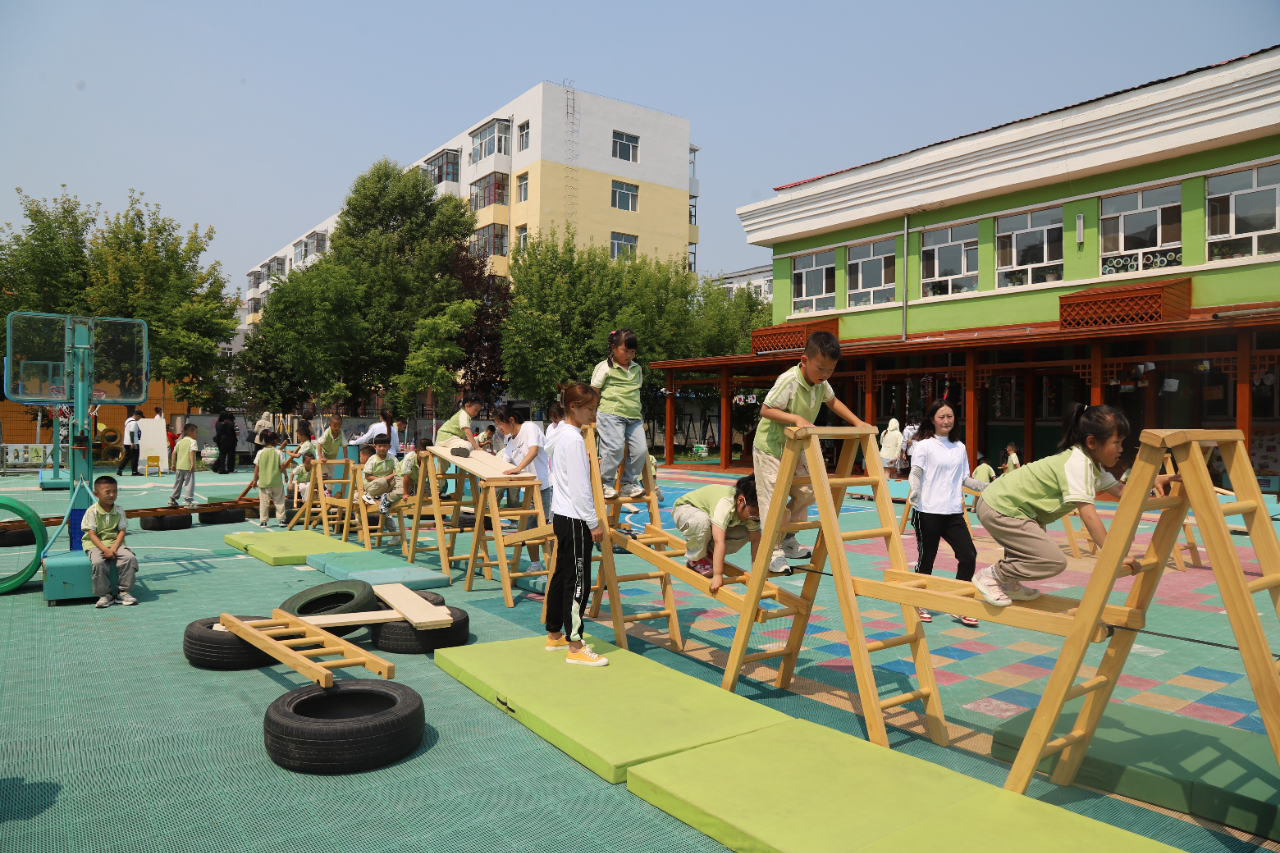 黑河市安吉游戏幼小科学衔接改革实践总结会_逊克县幼儿园心育融通五育并举园本化实践项目_幼儿园游戏专题总结