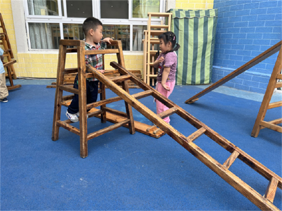 安吉梯搭建游戏_幼儿自主探索游戏_幼儿园游戏专题总结