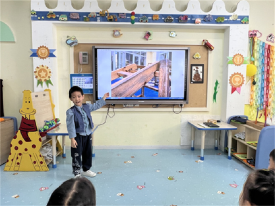 幼儿园游戏专题总结_幼儿自主探索游戏_安吉梯搭建游戏