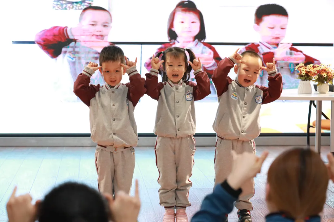 手指游戏组织与实施方法_小班幼儿手指游戏教研专题小结_手指游戏特点价值作用