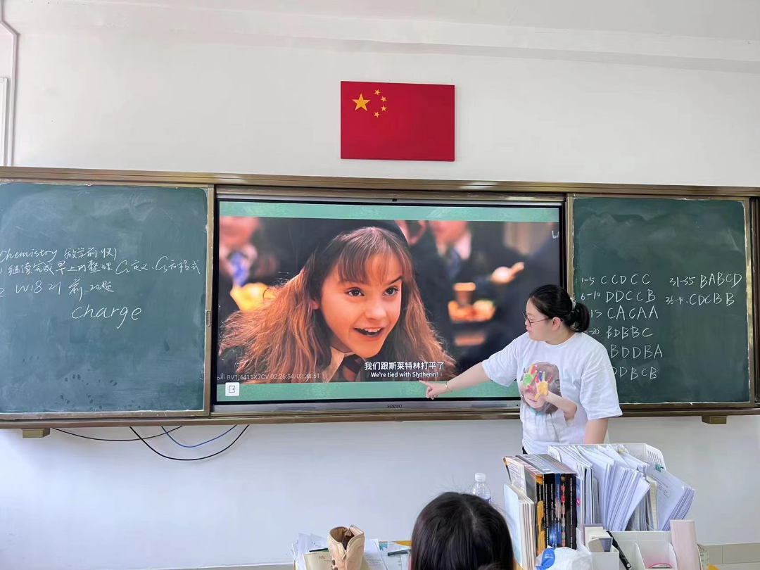 watch movies to learn english_单词社交网络-看电影学单词_how to use movies for english learning