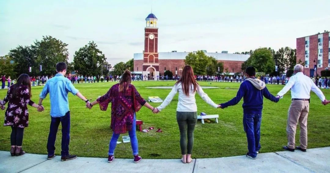 美国大学社团分类_参加美国大学社团_校园社交网站有哪些