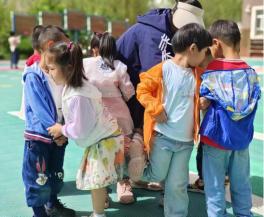 大班民间游戏专题_碱柜幼儿园民间体育游戏活动_民间体育游戏童年回忆