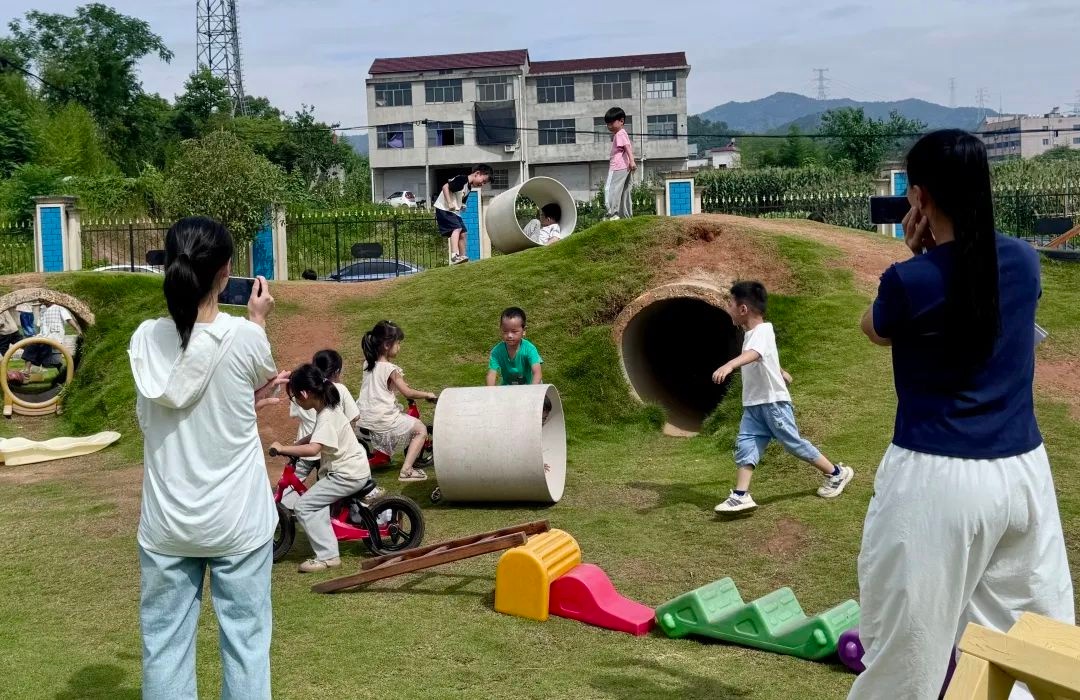 幼儿园游戏课程实施_幼儿园游戏专题总结_自主游戏主题研讨活动