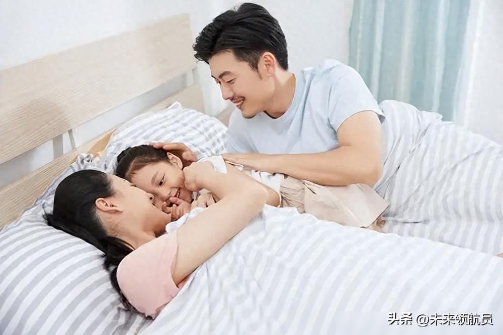 睡前高质量陪伴_怎样培养孩子成为社交达人_儿童情感敏感期