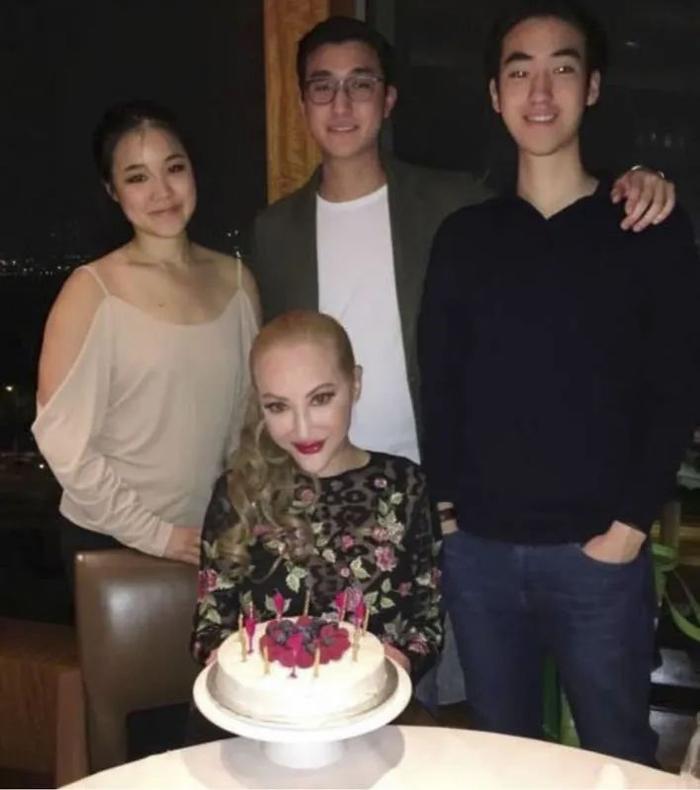香港社交名媛薛紫伦_香港名媛薛芷伦_薛芷伦整容前后对比