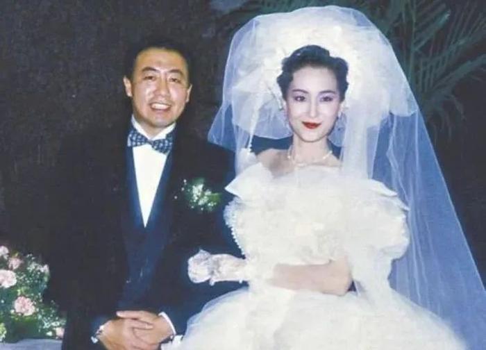 香港社交名媛薛紫伦_薛芷伦整容前后对比_香港名媛薛芷伦