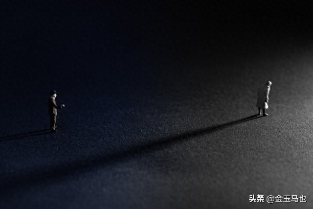 网络社交平台：人设与真实自我的距离