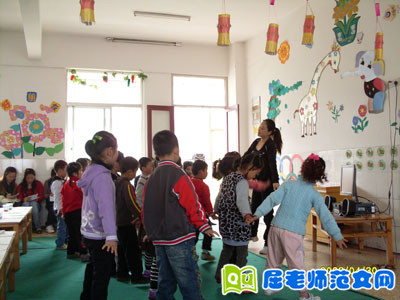 小班教育笔记《手指游戏的精彩》