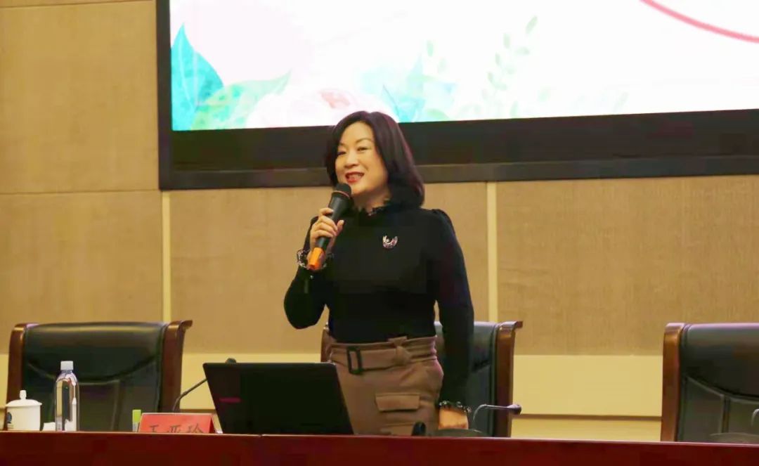 家庭大讲堂 社交礼仪提升培训 _ 青年口才艺术学习 _口才艺术和社交礼仪