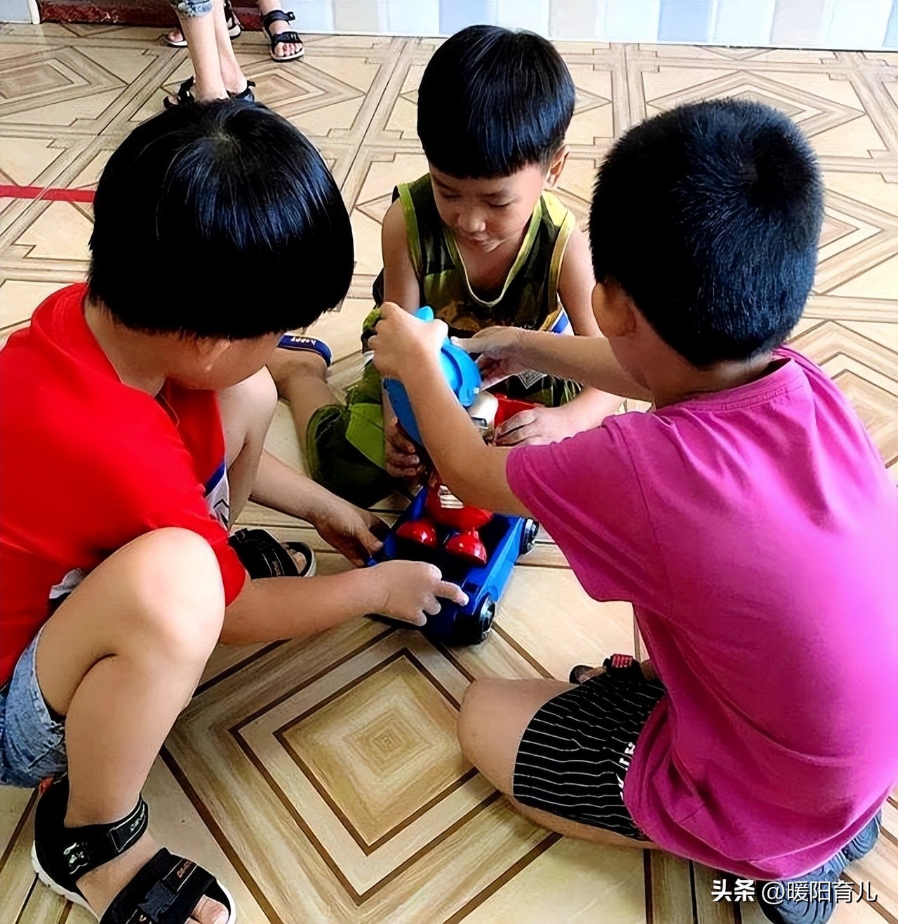 孩子社交礼仪教育_教孩子待客之道_小学生社交礼仪