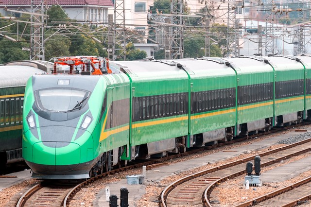 时速160，票价堪比动车组，“绿巨人”动车真有那么拉胯吗？