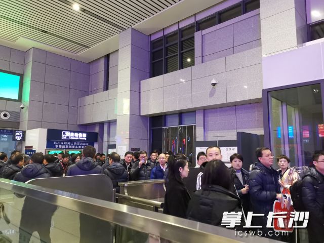 小心！平稳安静的湖南造动车组可能让你睡过站