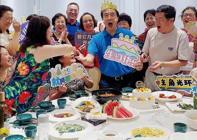 老年社交平台_中老年一日聚模式_银发社交娱乐需求