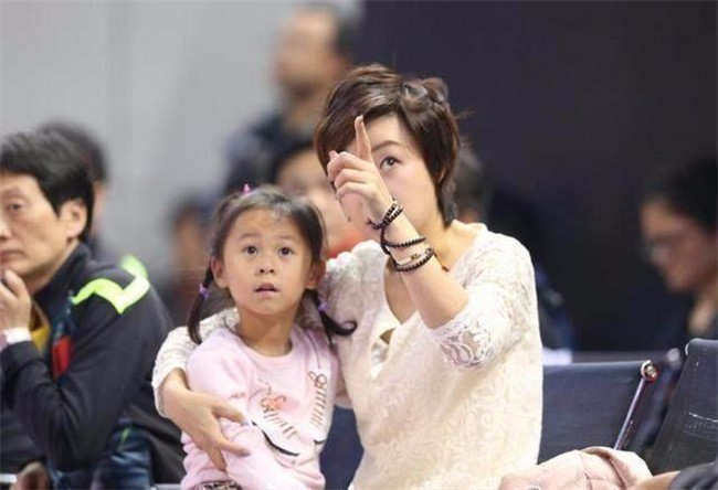 昔日中国女乒“大魔王”张怡宁巅峰期强到可怕，退役后近况如何？