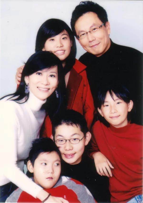 上海国际元媛舞会名媛_社交名媛的气质_林徽因曾孙女恋情