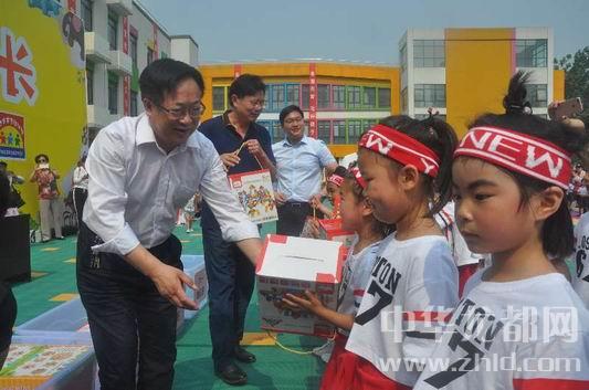 民间体育游戏亮相文昌幼儿园运动会